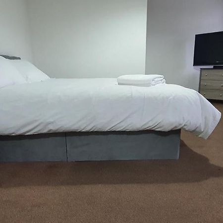 24Hr Self Check In Apartment Central Барнсли Экстерьер фото