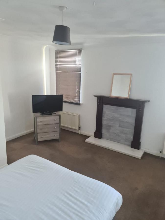 24Hr Self Check In Apartment Central Барнсли Экстерьер фото